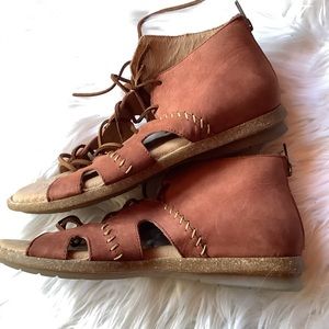 Born Nea brown leather gladiator style lace up sandals size 9